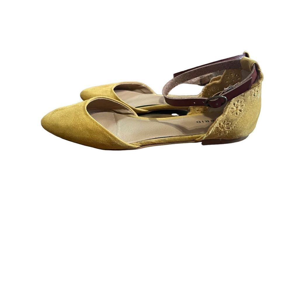 TORRID YELLOW SCALLOPED FLATS sz 8W‎